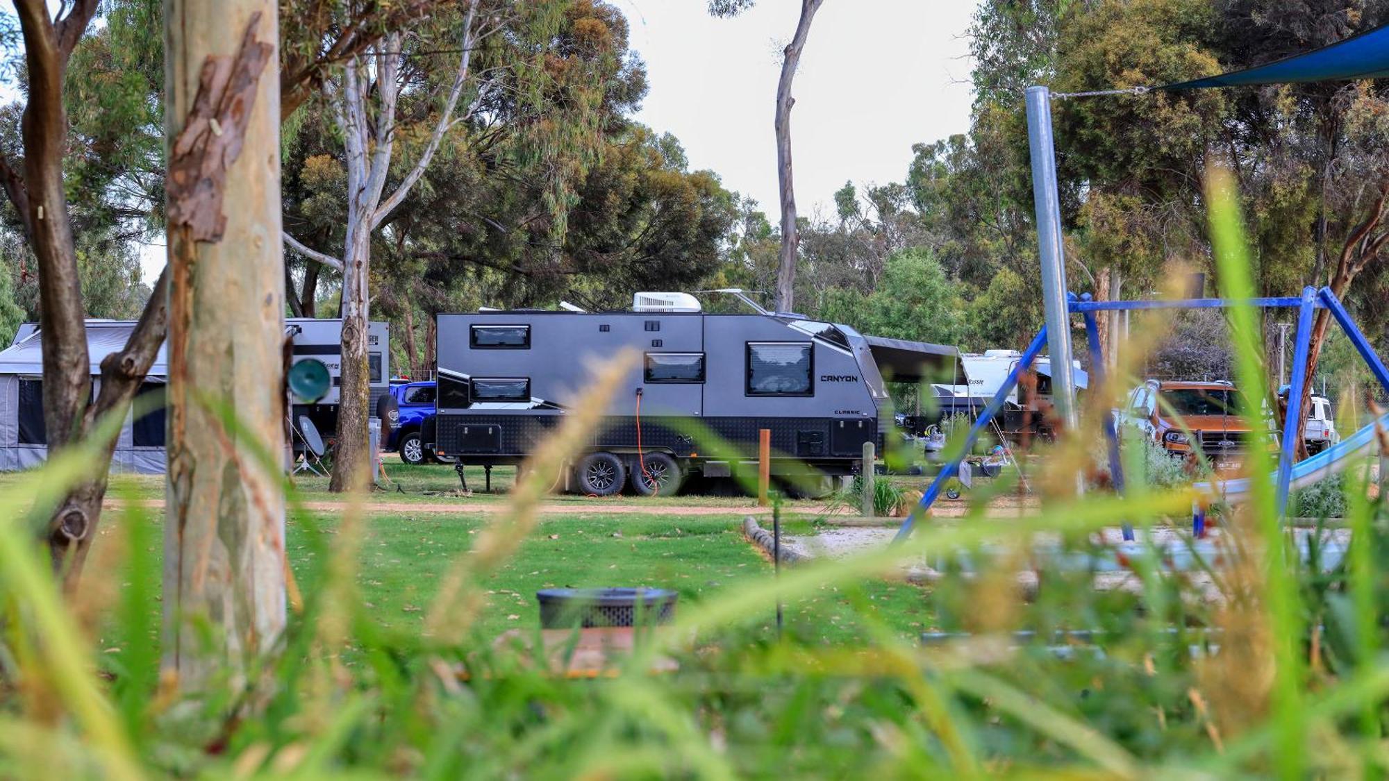 Yarrawonga Riverlands Tourist Park Екстер'єр фото