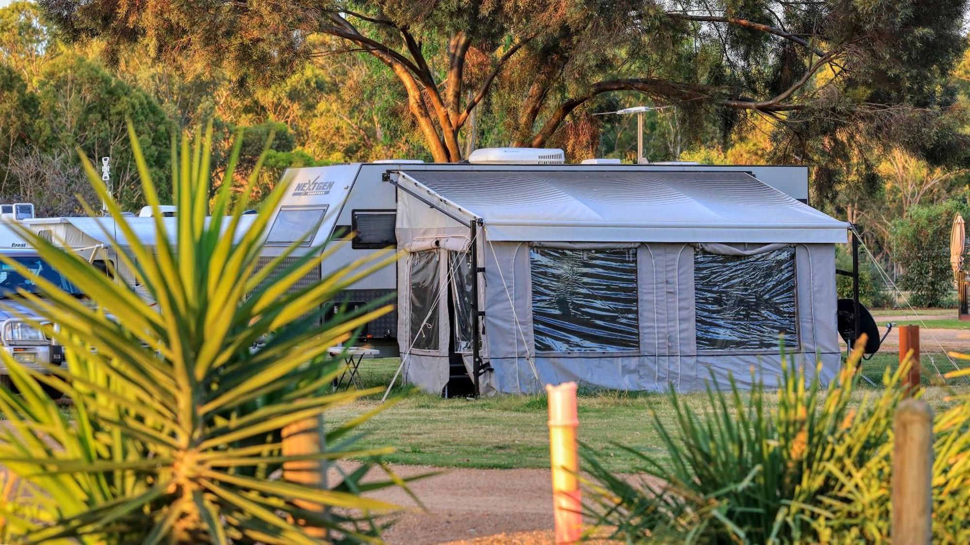 Yarrawonga Riverlands Tourist Park Екстер'єр фото